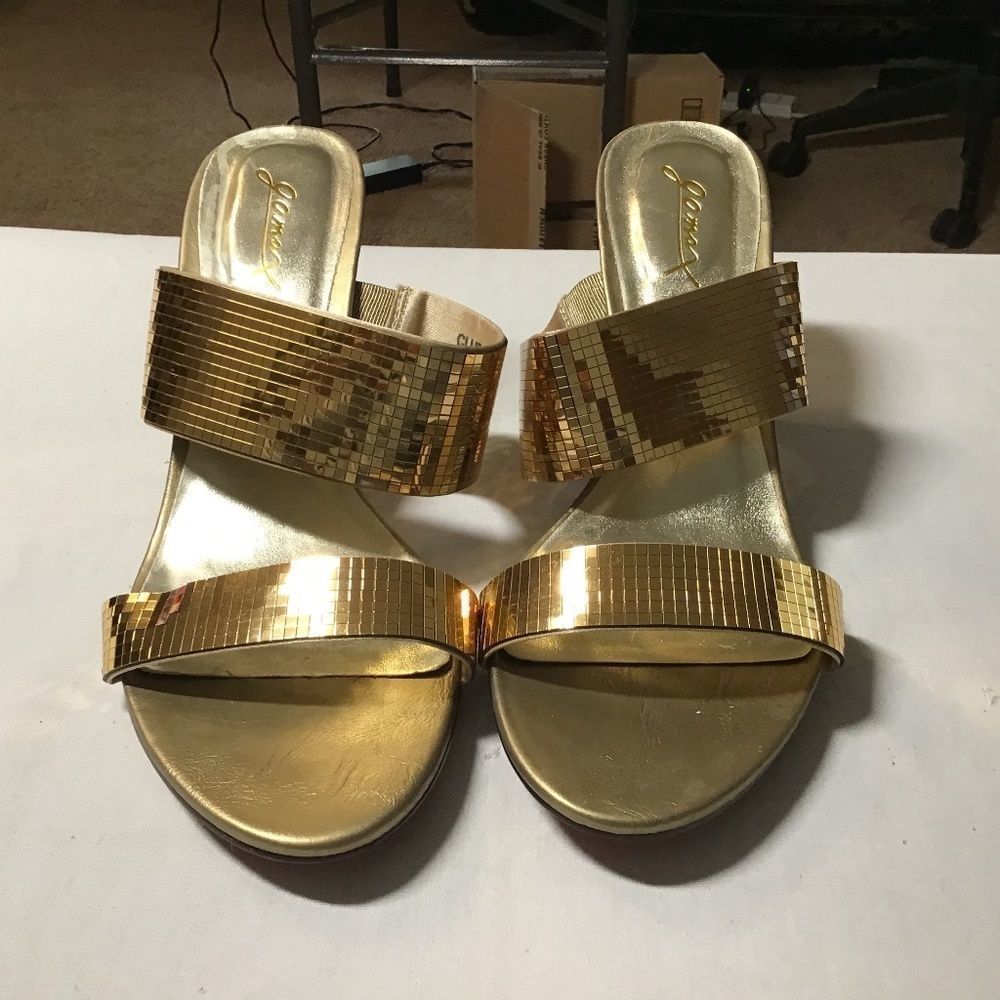 Gomax gold sandal size 10 m.